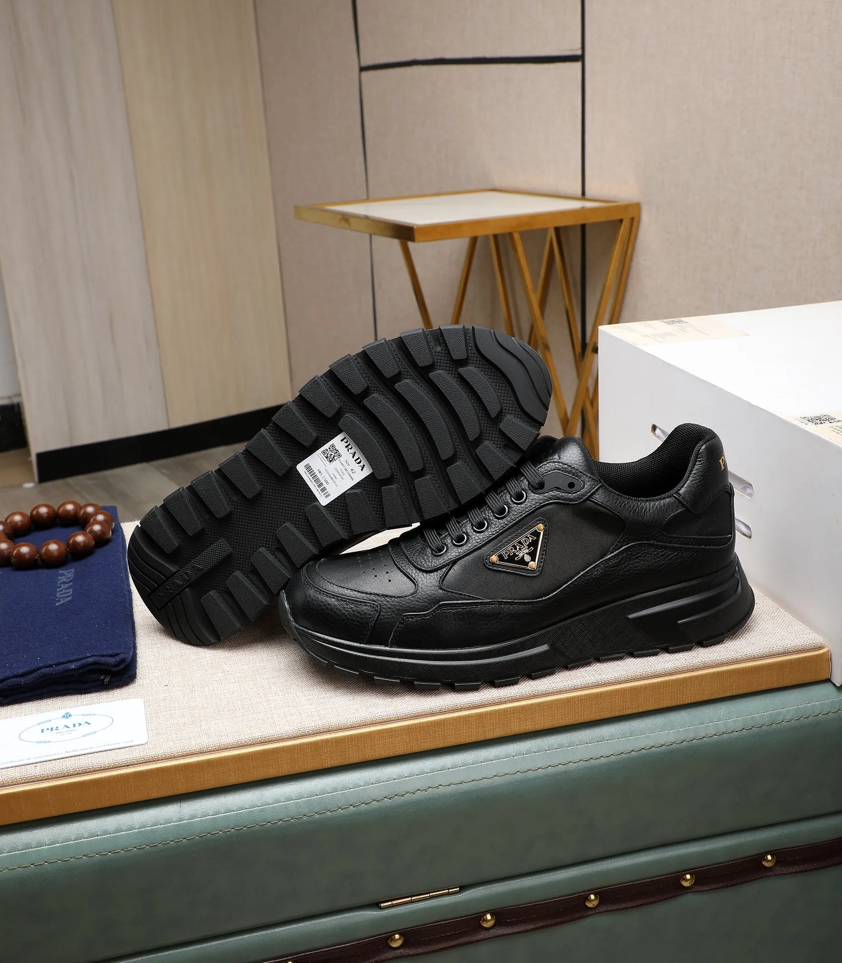 Men's shoes 💰580 high version official website popular models are on the market, 🆘 trendy brand (Prada) mainly promotes popular models, avant-garde and versatile fashionable men's shoes private version mold opening, cowhide surface splicing 1:1 replica... fashionable and simple, original imported cowhide lining cowhide feet; the atmosphere and personality are more fashionable, eye-catching and pursuing class. It will subvert the old idea and be a must-have for fashion trendsetters with you! Must keep it for yourself! Tall and comfortable, large and low, high-end quality workmanship. Size: 38-45; 3️⃣colors available.